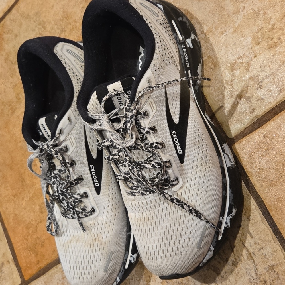 Brooks Ghost Size 9